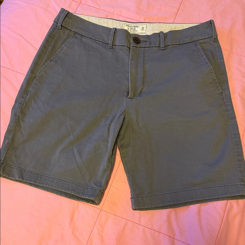 Abercrombie & Fitch Men's Slate Gray Flat-Front Chino Shorts
